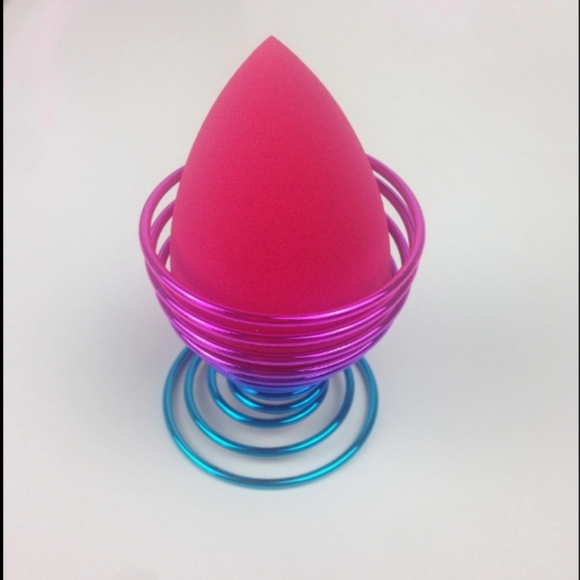 •LAST 1•Beauty Sponge Blender With Stand - Picture 4 of 4